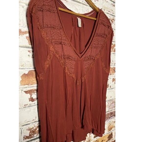 Free People Abigail Flowing Oversized V-Neck Lace-Crochet Detailing Tee in Wine - Picture 5 of 12